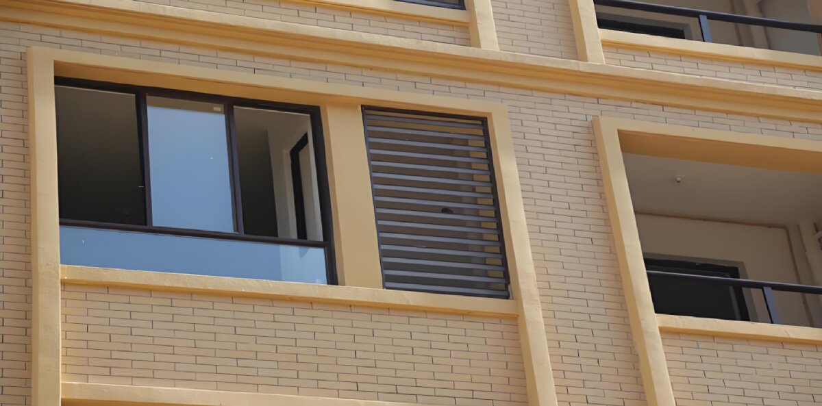 房屋外墻門窗滲水、開裂修繕！(圖1)